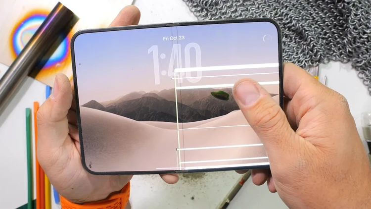 iPhone Duo nứt màn hình trong, Apple lên tiếng!