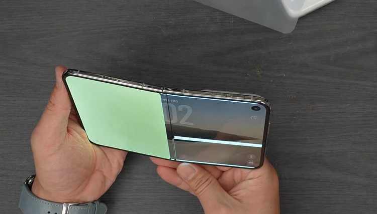 iPhone Duo nứt màn hình trong, Apple lên tiếng!