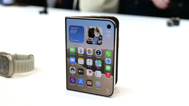 iPhone Duo vs Galaxy Z Fold 8: Màn so tốc độ cực căng!